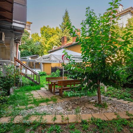 Sofia'S 1Bd Colourful Getaway Near Ndk Apartment Bagian luar foto