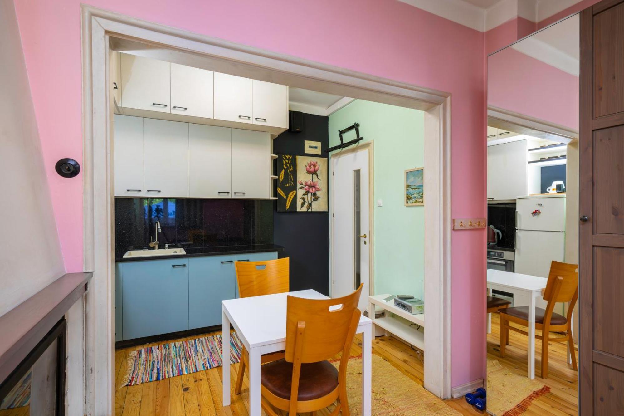 Sofia'S 1Bd Colourful Getaway Near Ndk Apartment Bagian luar foto