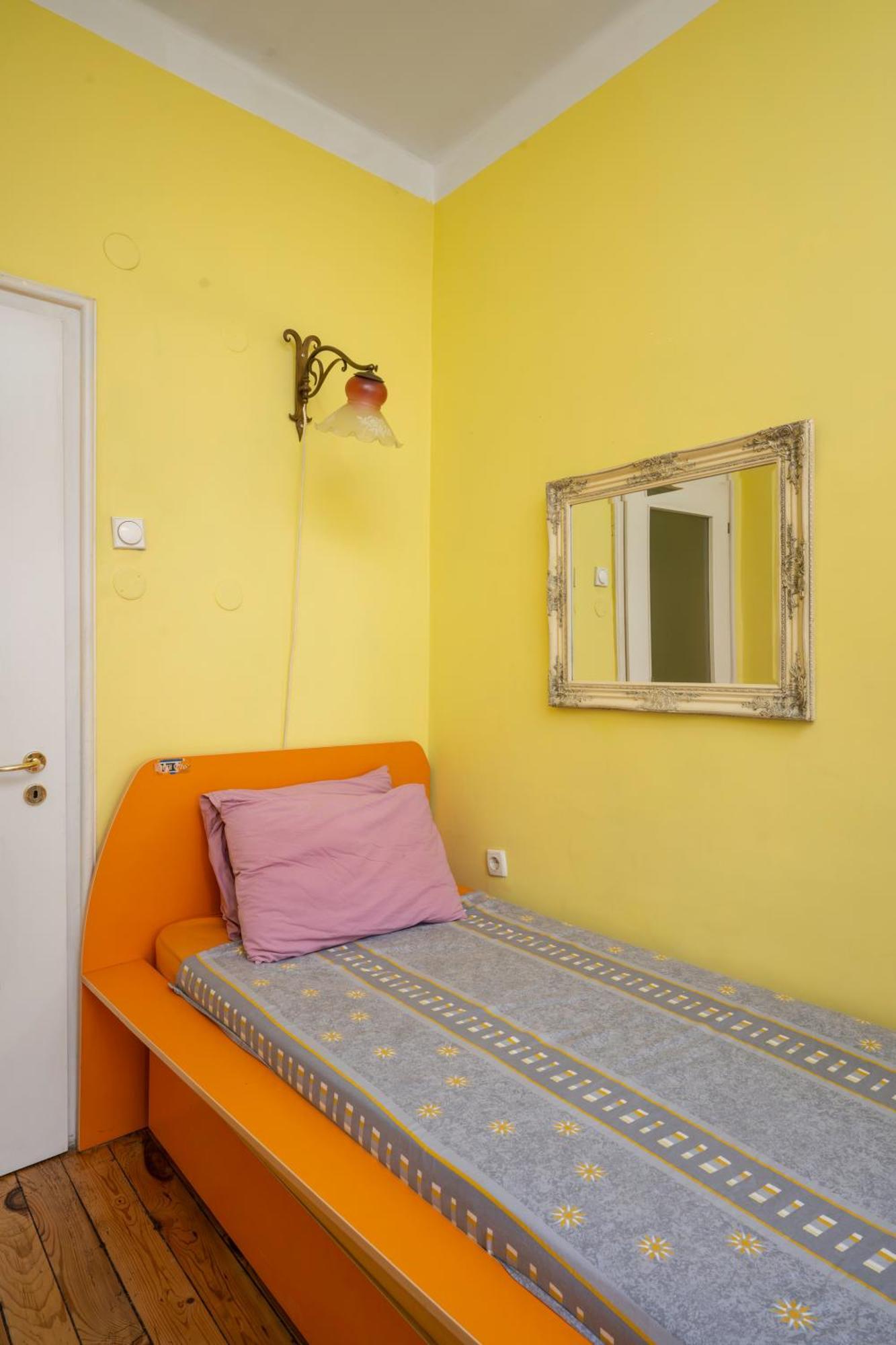 Sofia'S 1Bd Colourful Getaway Near Ndk Apartment Bagian luar foto