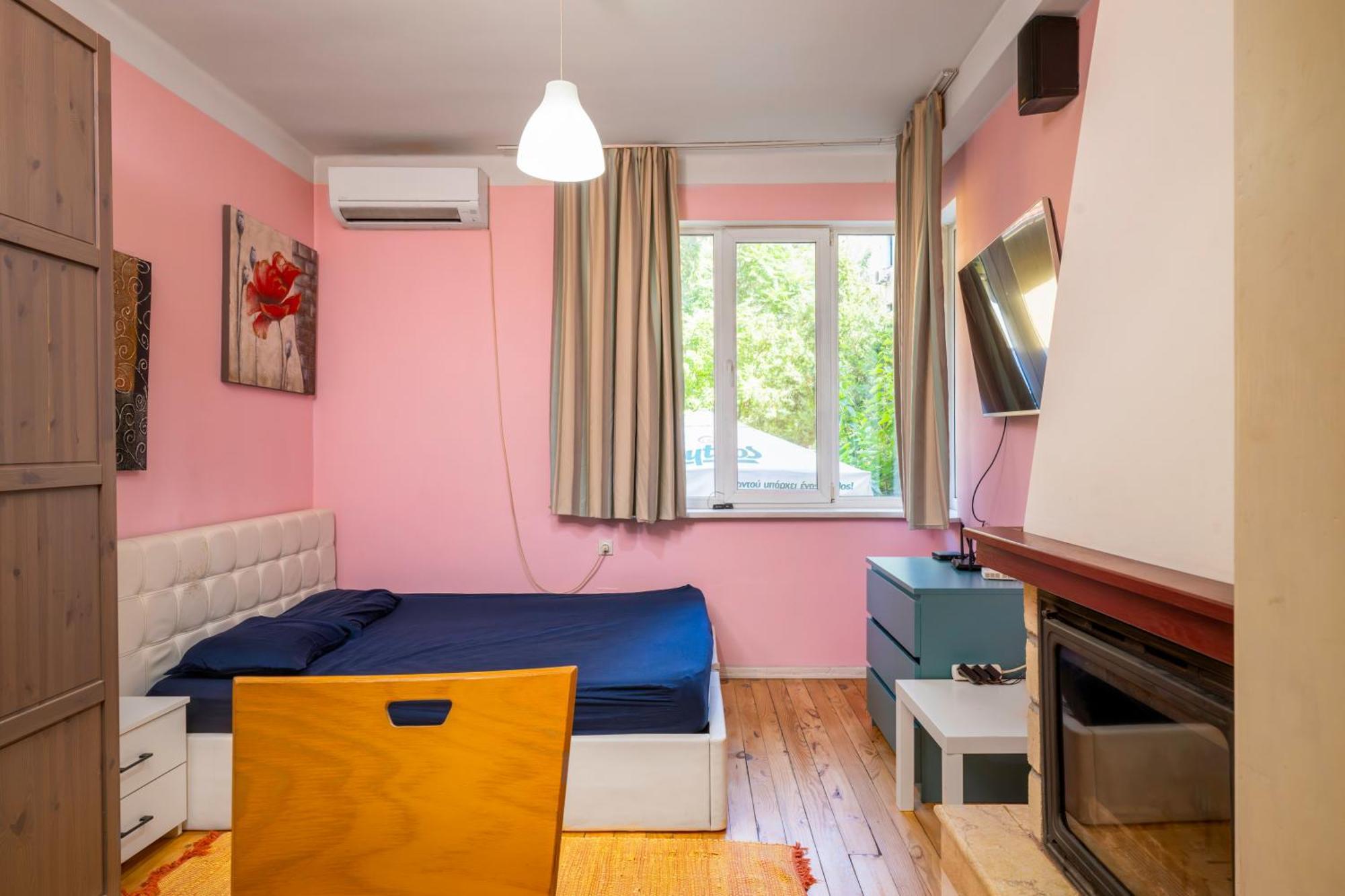 Sofia'S 1Bd Colourful Getaway Near Ndk Apartment Bagian luar foto