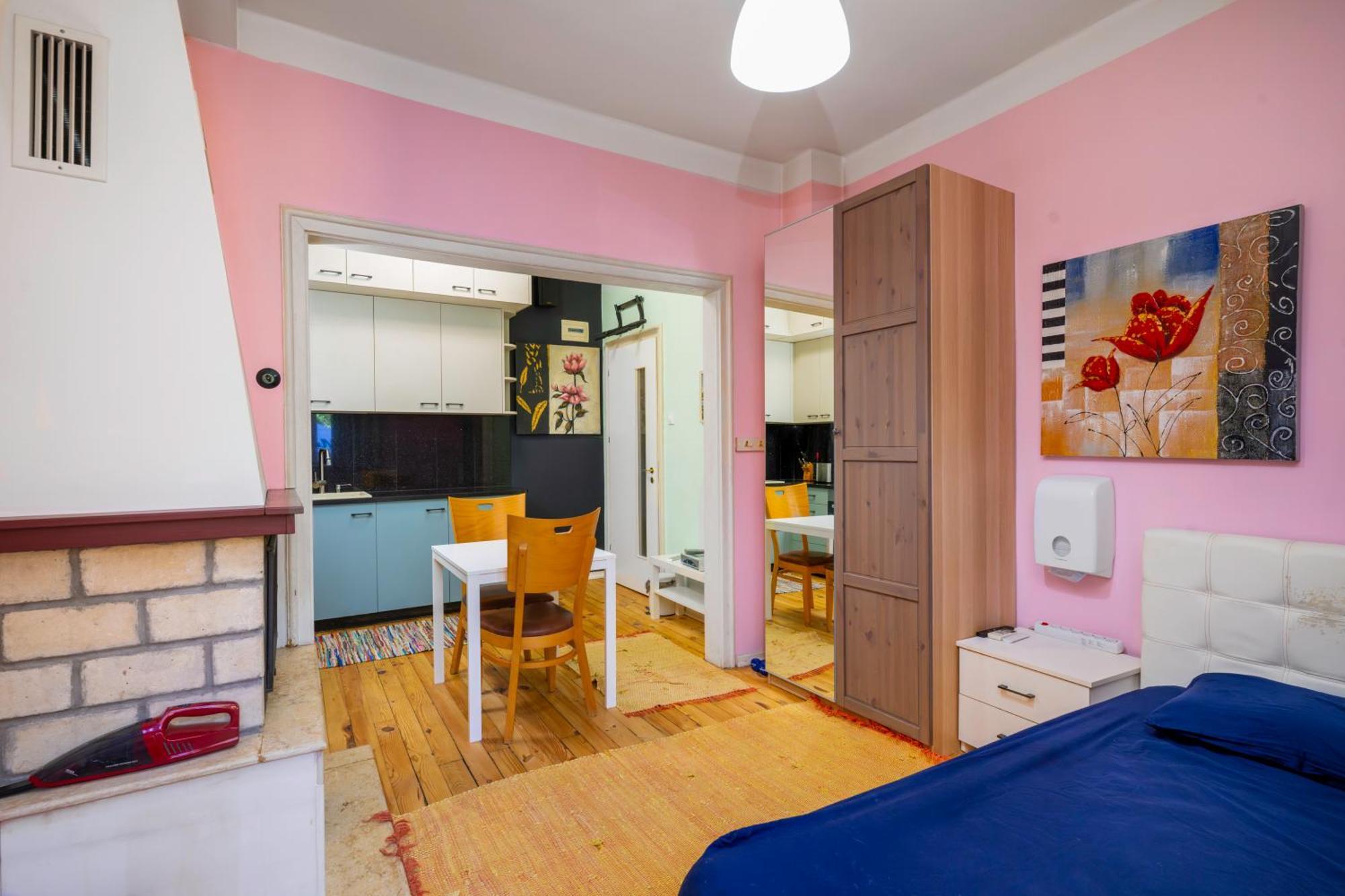 Sofia'S 1Bd Colourful Getaway Near Ndk Apartment Bagian luar foto