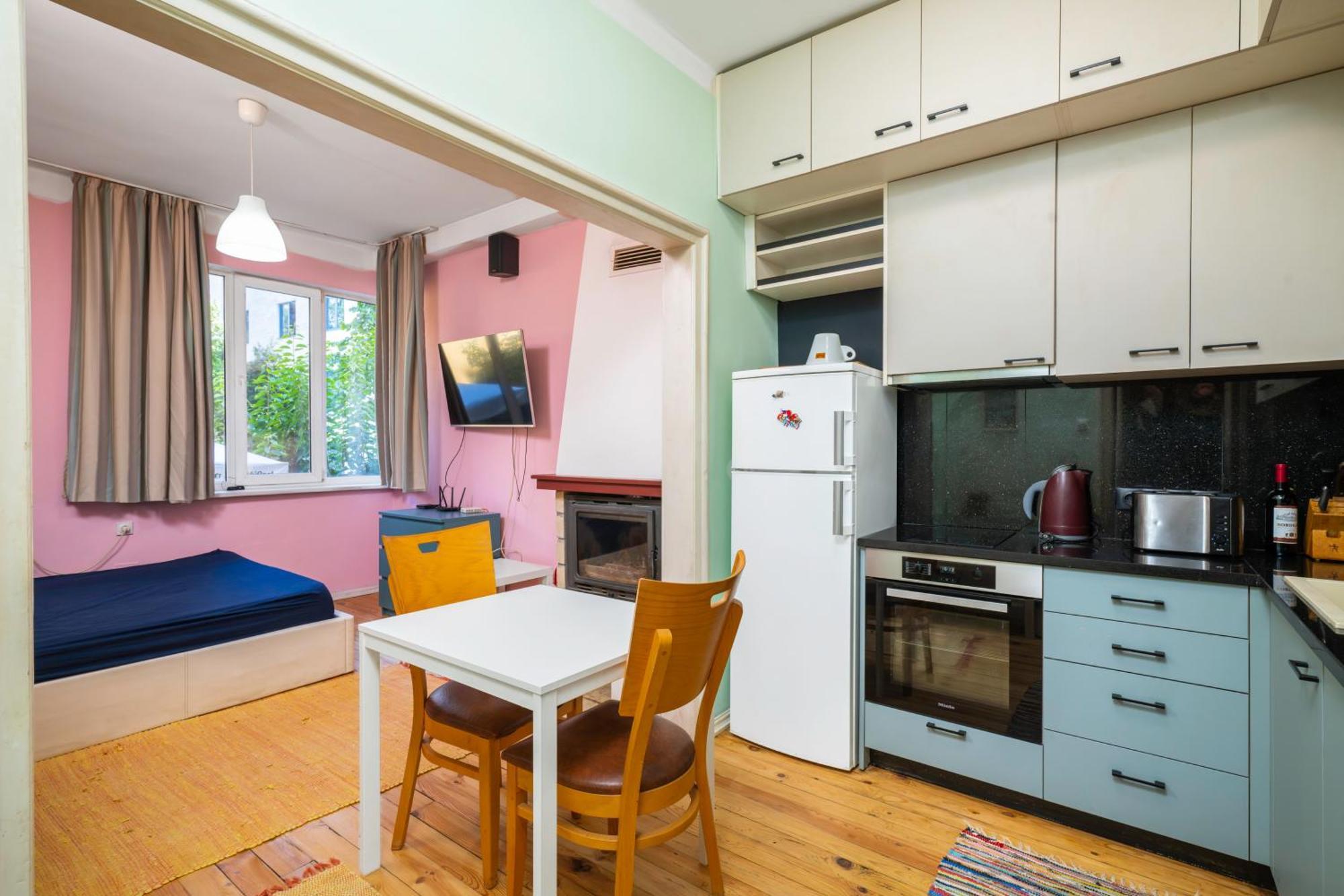 Sofia'S 1Bd Colourful Getaway Near Ndk Apartment Bagian luar foto
